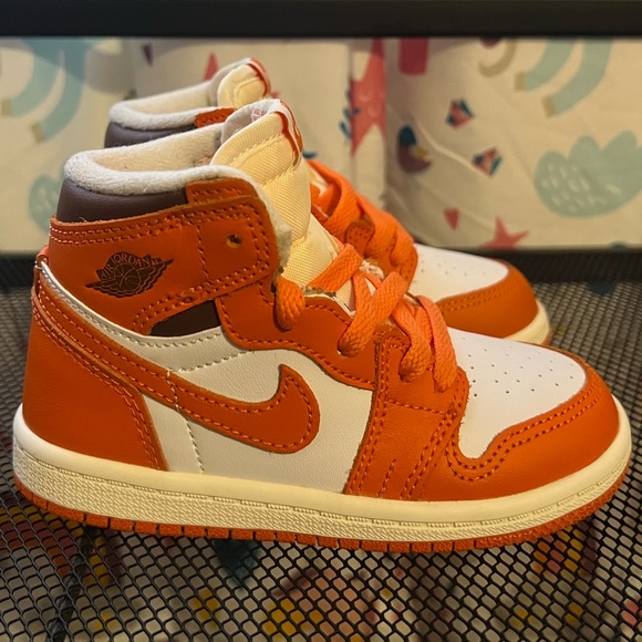 Jordon Retro 1 High OG - Girls’ Toddler - Picture 2 of 9